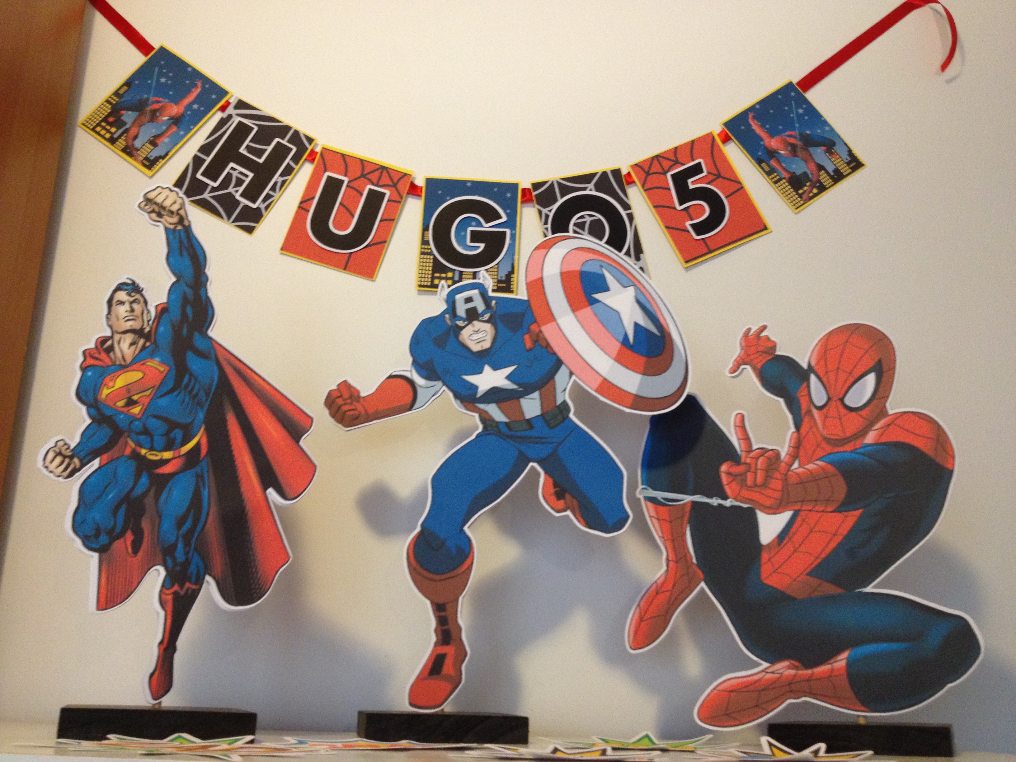 Superhero Birthday party table decorations tutorial & free printables