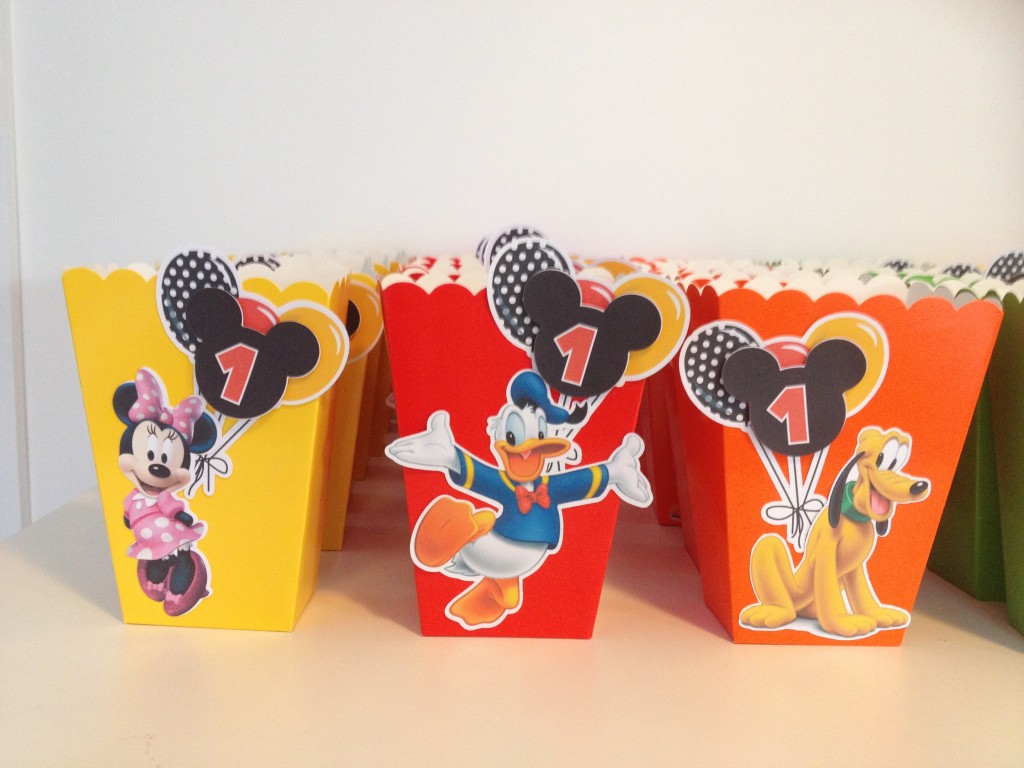 Mickey Mouse party favour boxes with tutorial and free printables