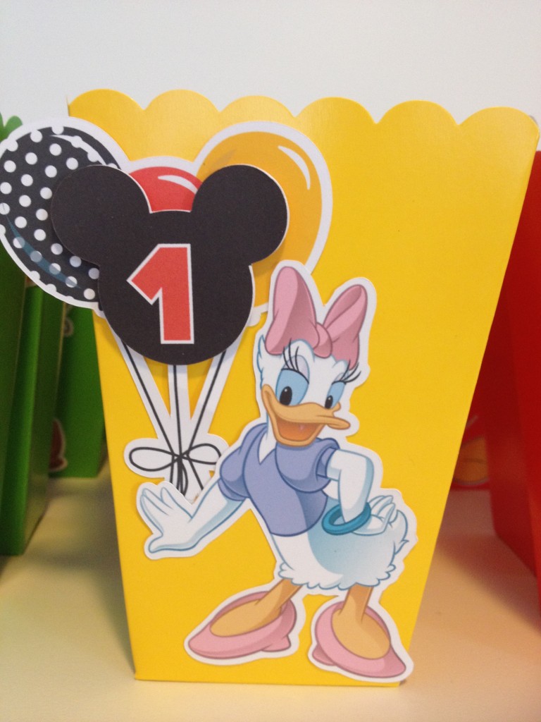 Mickey Mouse party favour boxes with tutorial and free printables