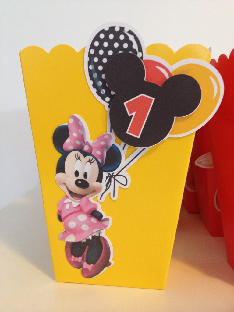 Mickey Mouse party favour boxes with tutorial and free printables